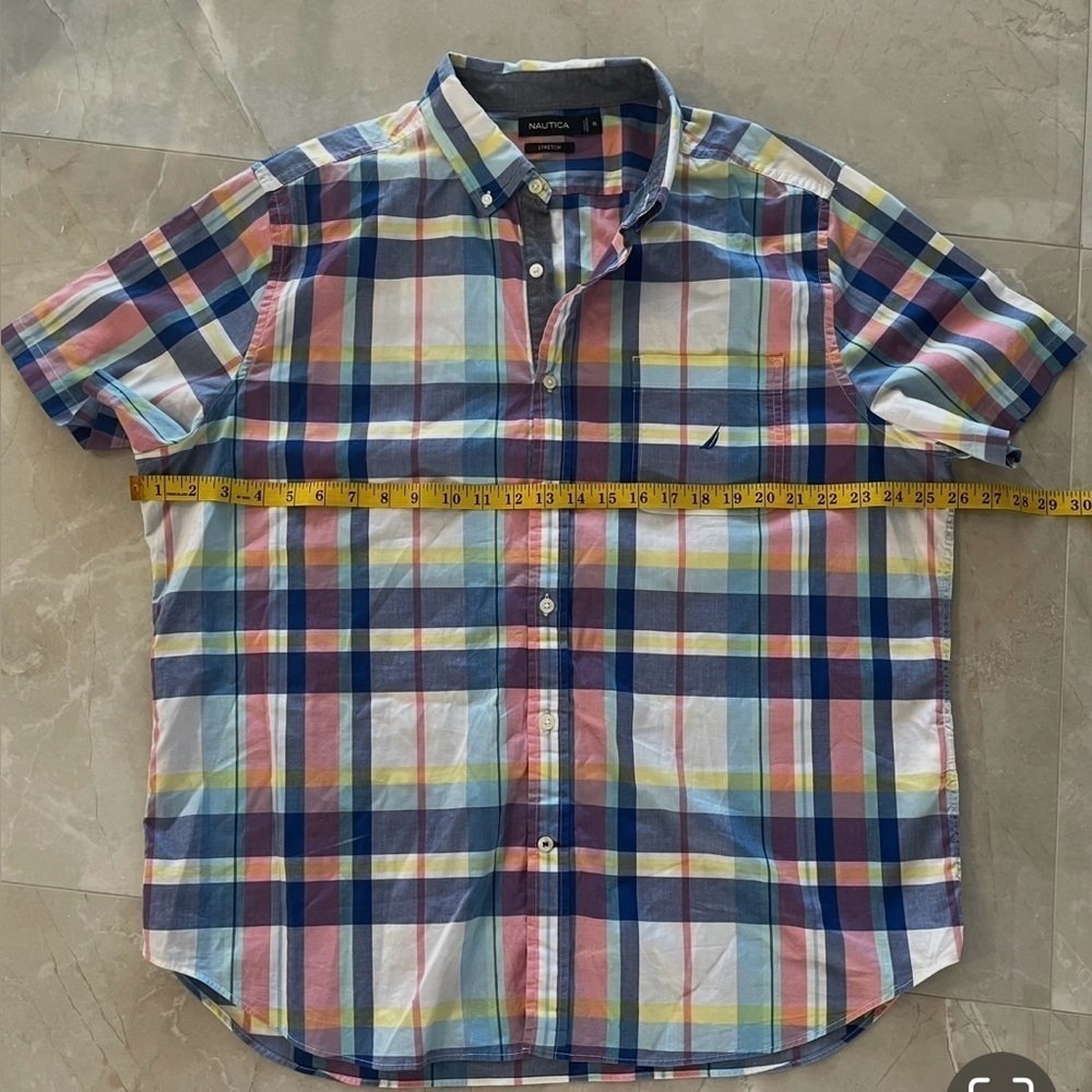 Nautica Men Shirt Size Large Red Blue White Plaid Short Sleeve Button Down